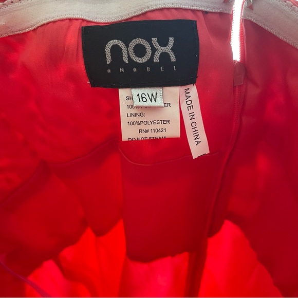 Original Elegant Nox Anabel Dress - Picture 4 of 5